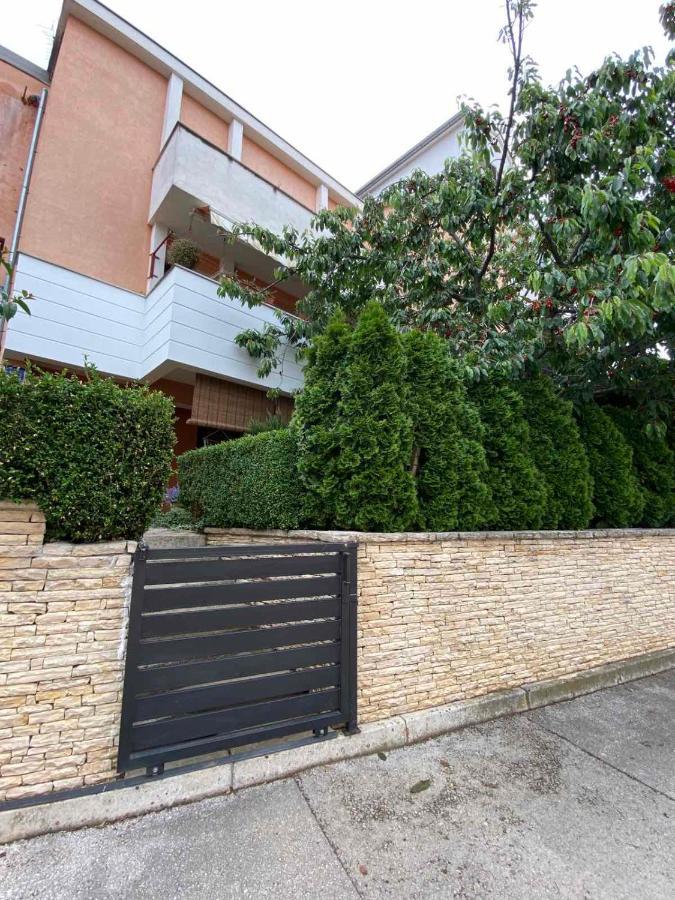 Apartman Rose-2025 Renovated Garden View Porec Exterior photo